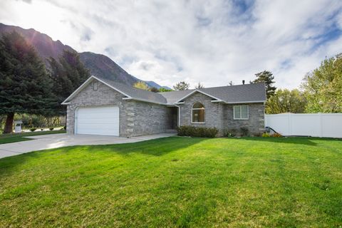 Photo of 1020 E OAKHILL DR, Alpine, UT 84004 (MLS # 2152769)