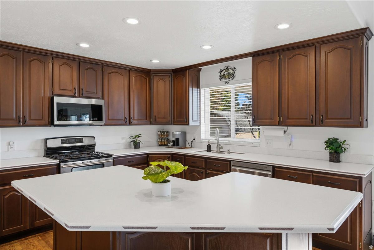 ALPINE COUNTRY CLUB - Residential