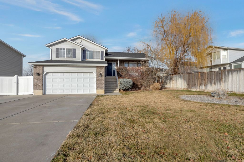 Photo for 782 W 1960 N, Clinton, UT 84015 (MLS # 2132352)