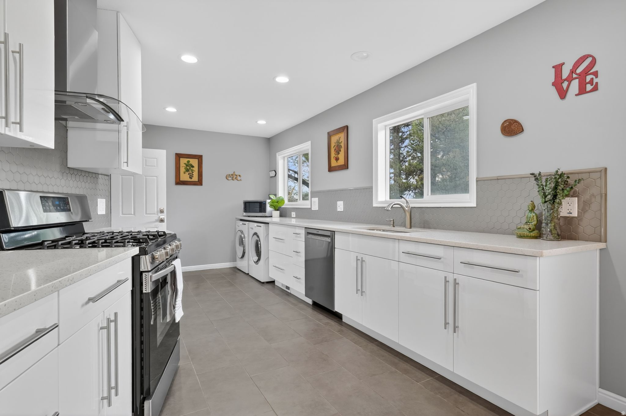 NORTH CANYON RIM - Residential