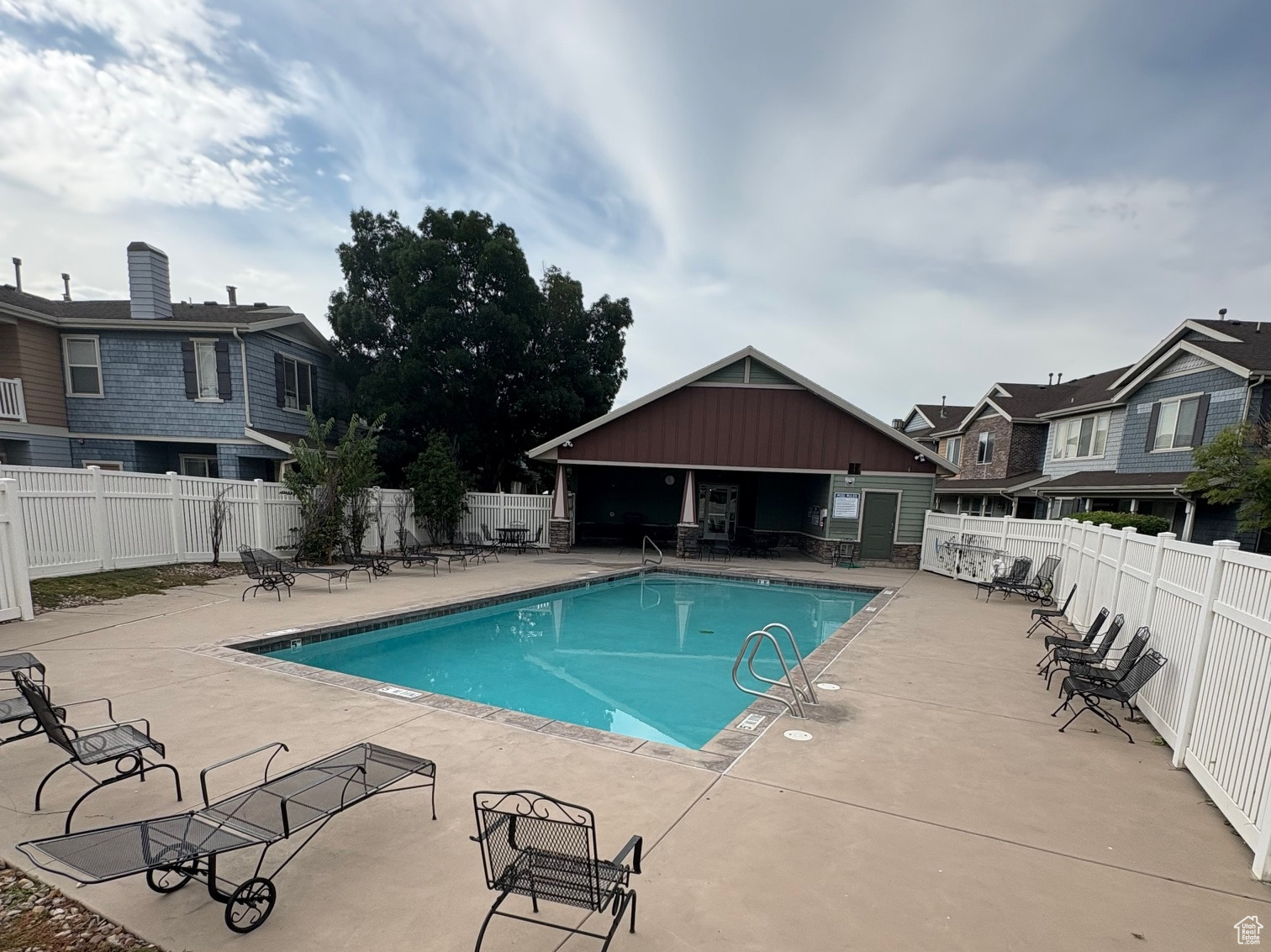 ROCKWELL CONDO - Residential