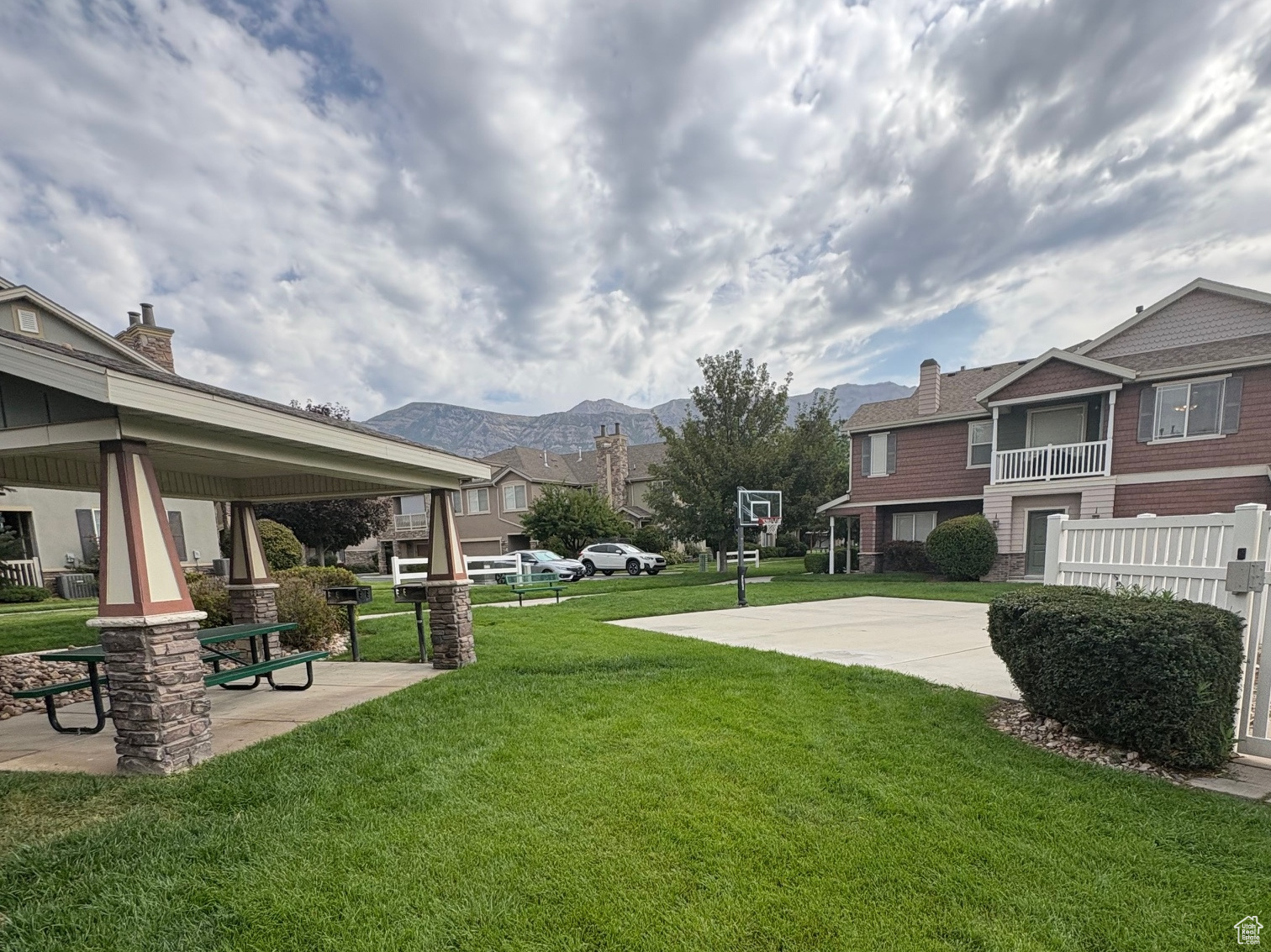 ROCKWELL CONDO - Residential