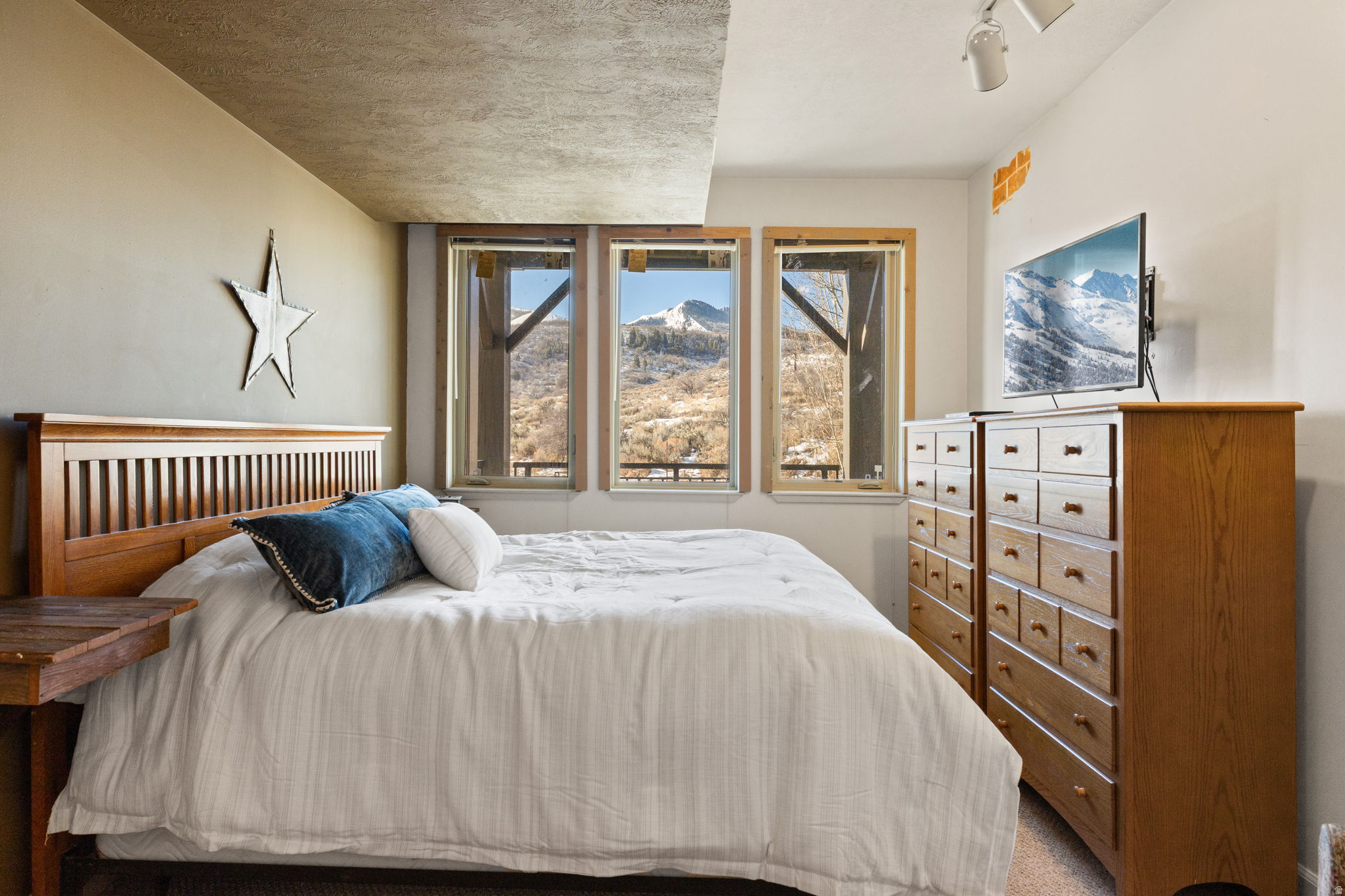 CRESTVIEW CONDOS - Residential