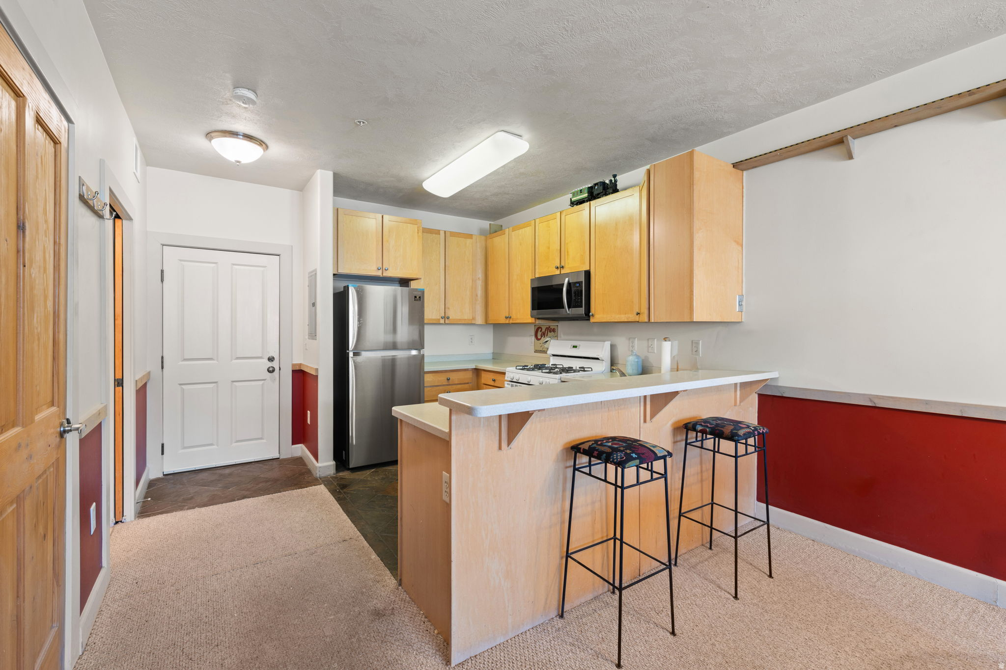 CRESTVIEW CONDOS - Residential