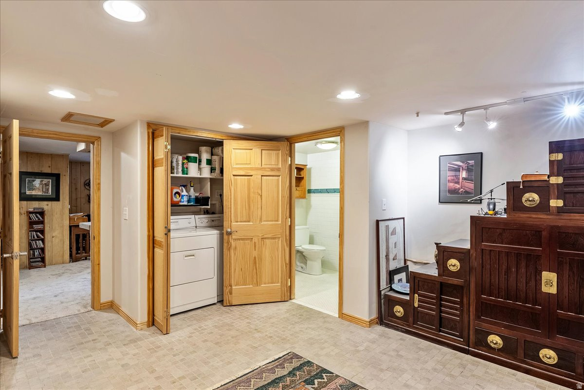 LAURELHURST - Residential