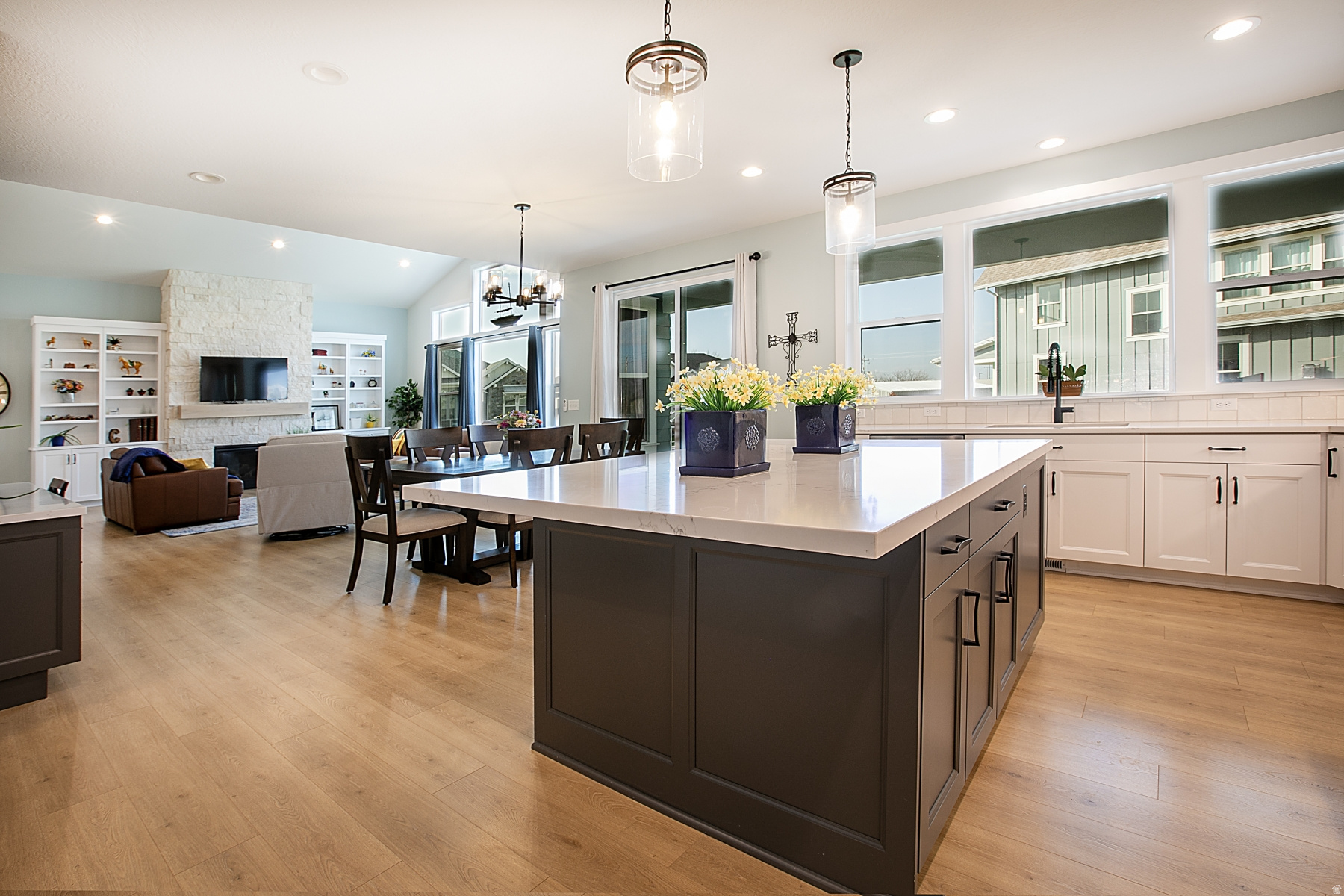 MOUNTAIN VIEW ESTATES - Residential
