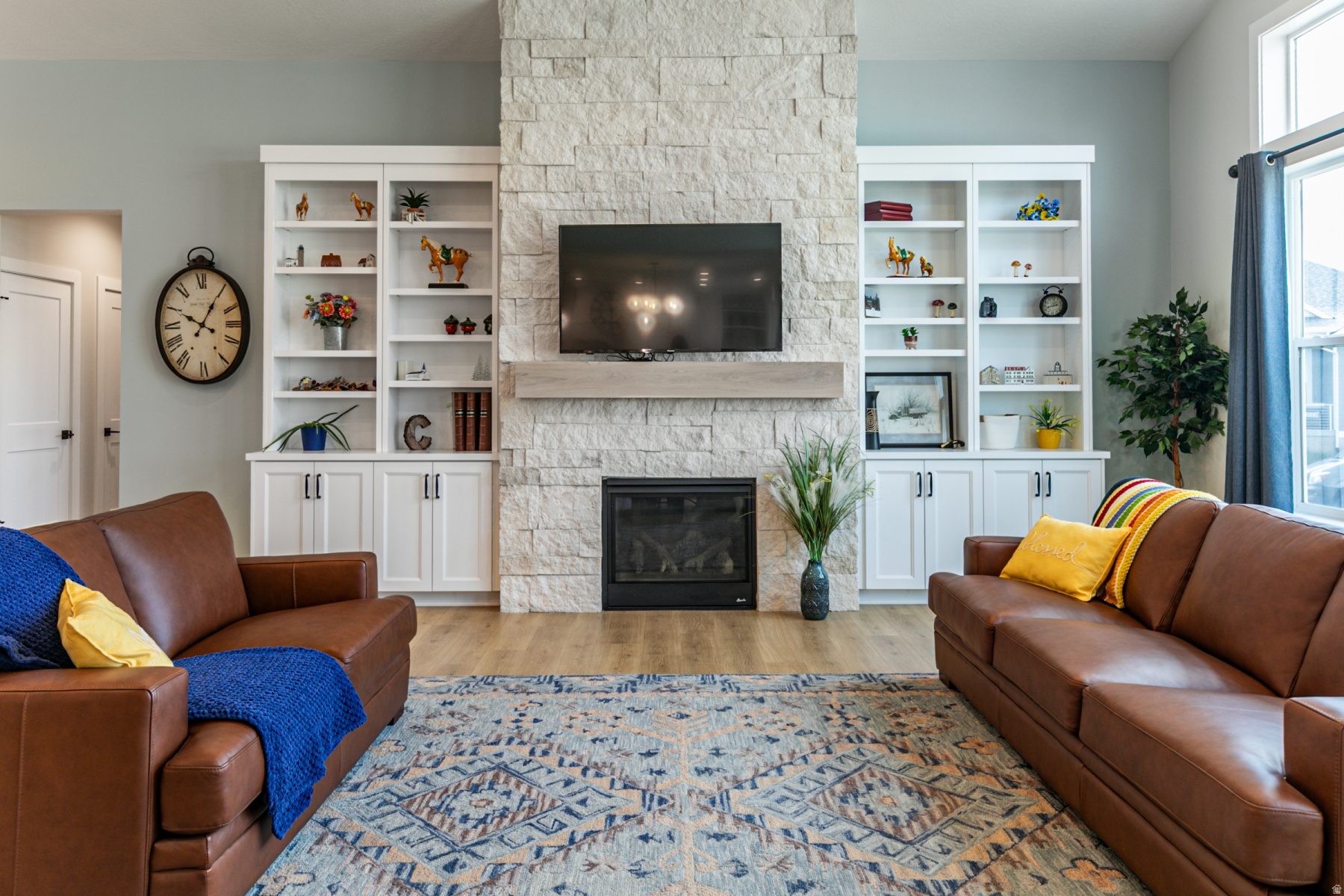 MOUNTAIN VIEW ESTATES - Residential
