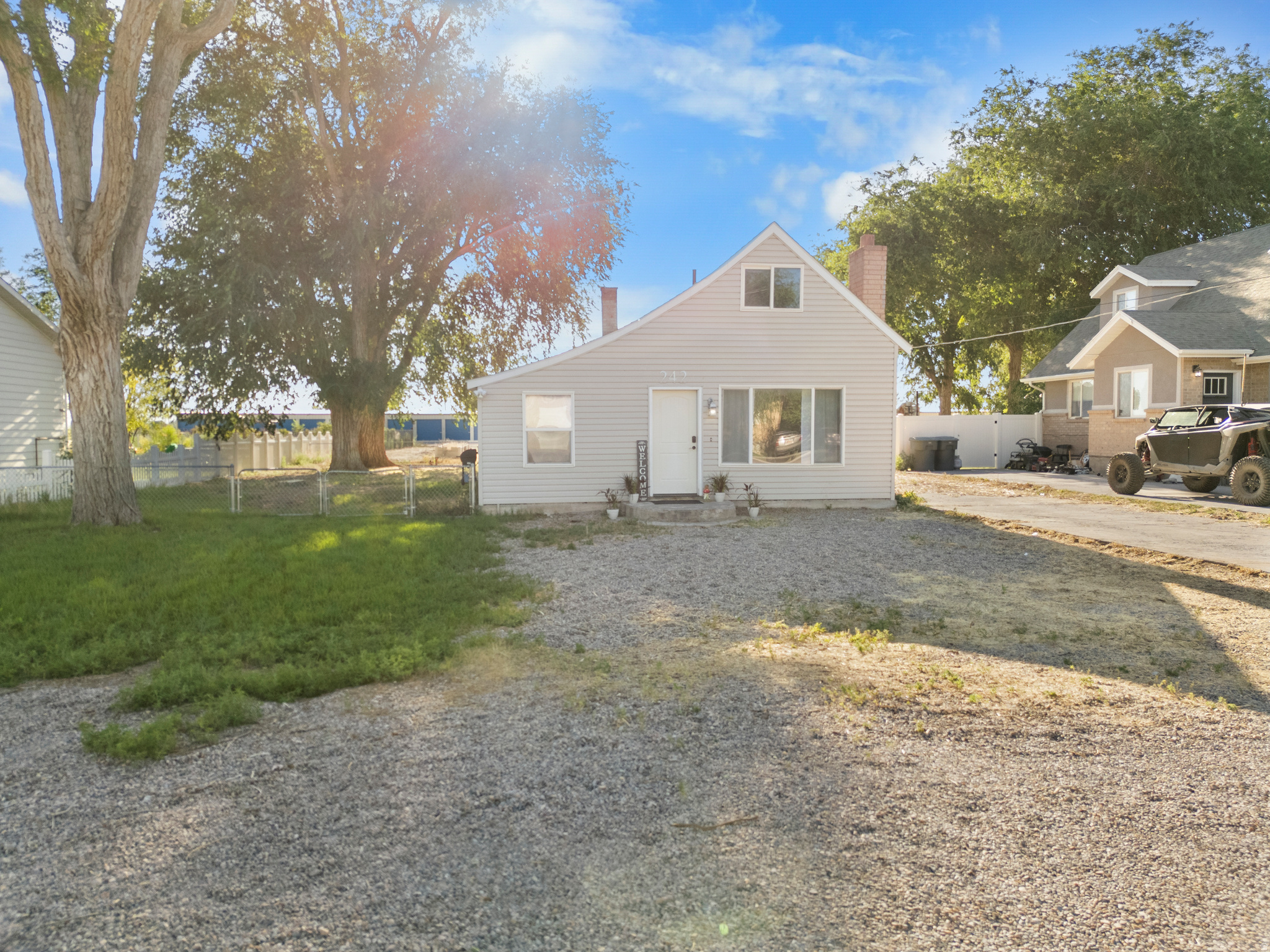 Main image without alt text