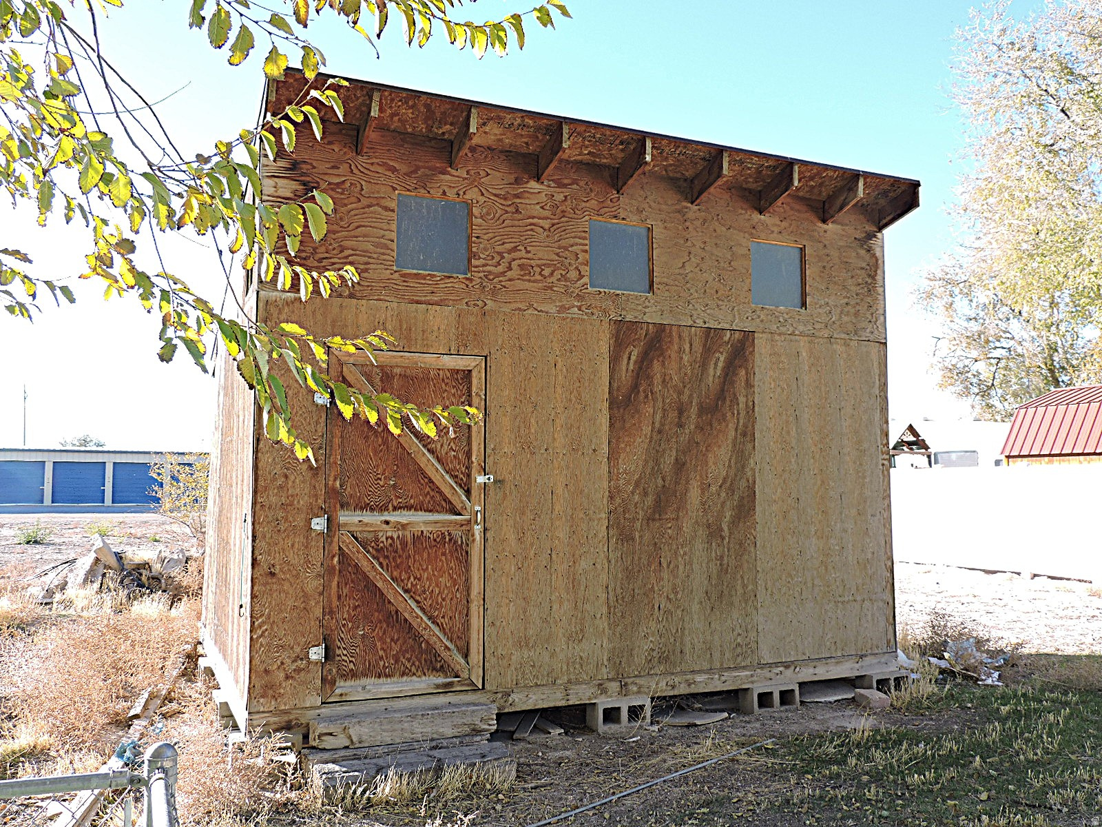 Main image without alt text