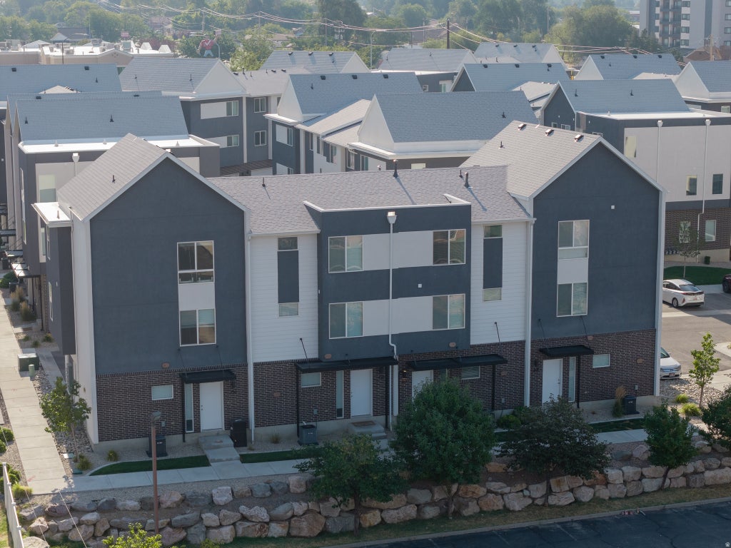 Photo of 164 S BUSHNELL WAY, Clearfield, UT 84015 (MLS # 2176881)