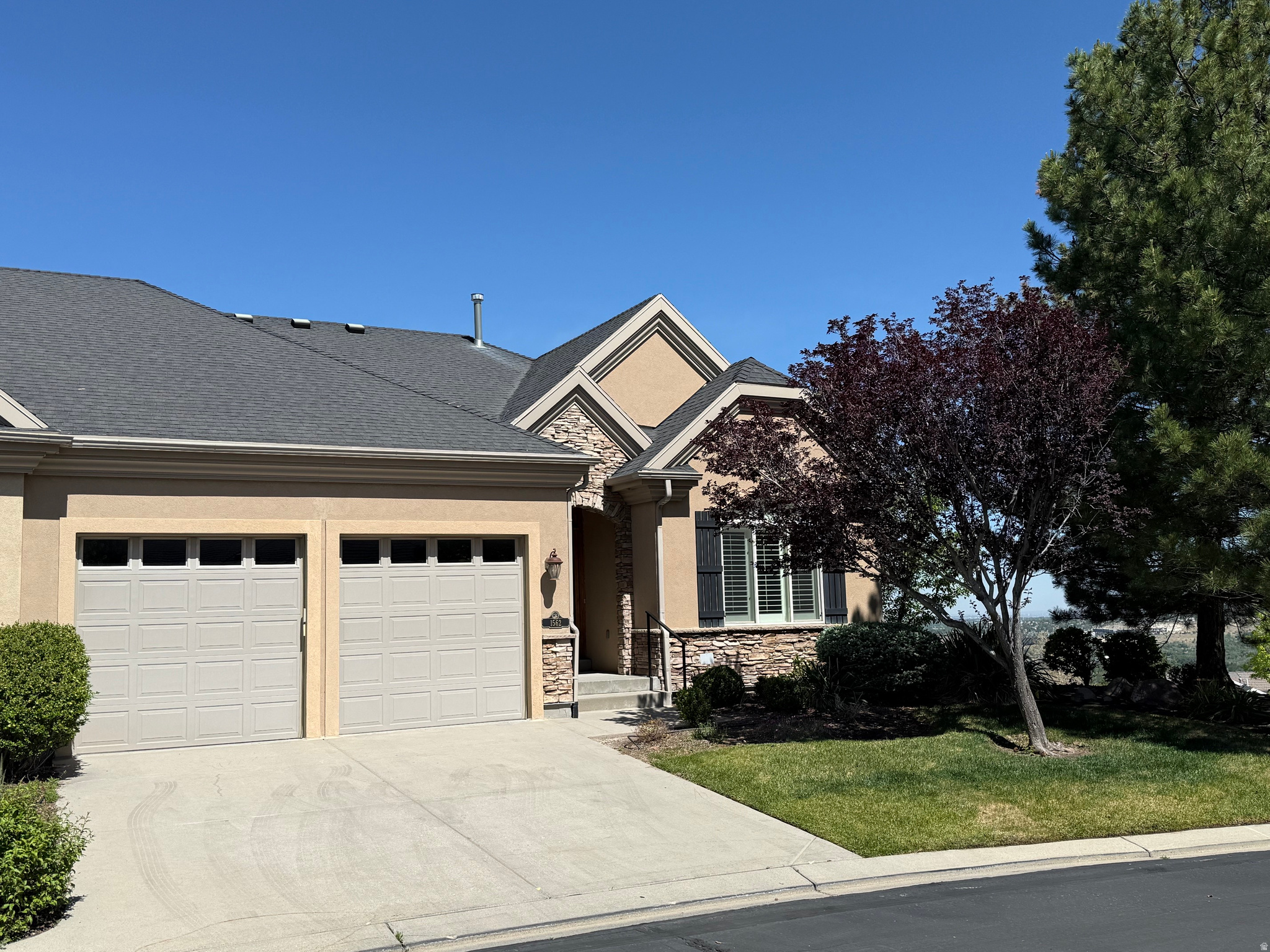 COTTAGES AT FAIRWAY - Residential