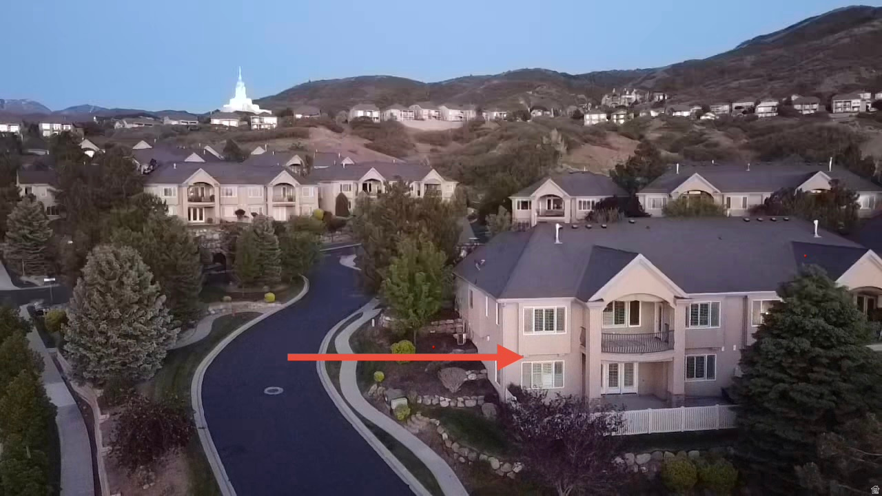 COTTAGES AT FAIRWAY - Residential
