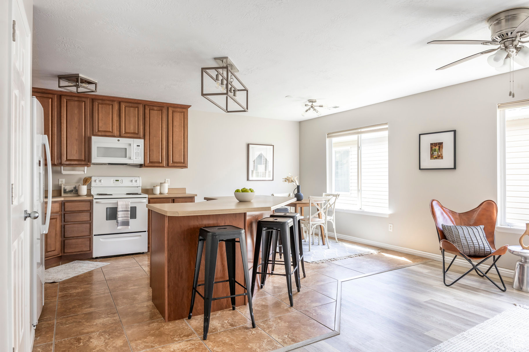 LAKE POINT VILLAGE - Residential