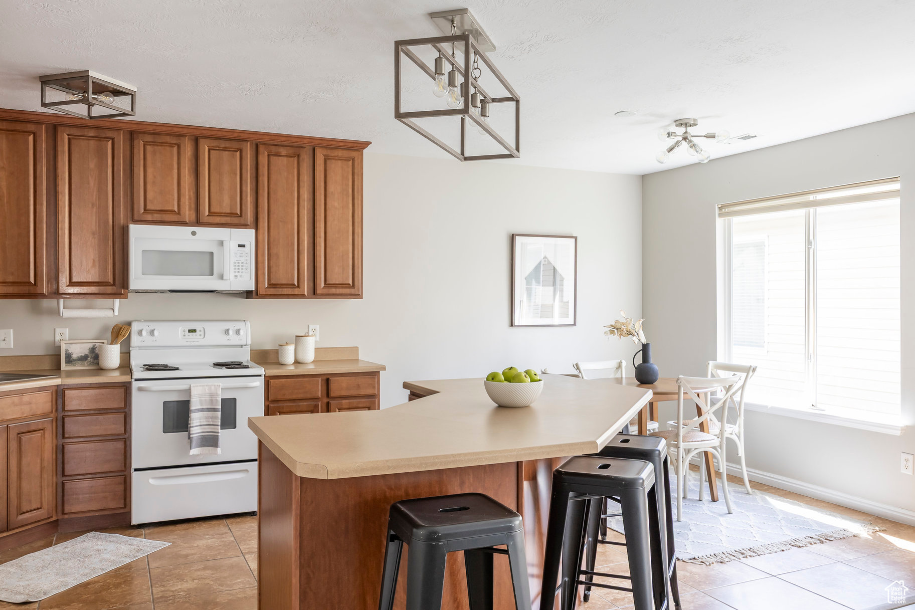 LAKE POINT VILLAGE - Residential