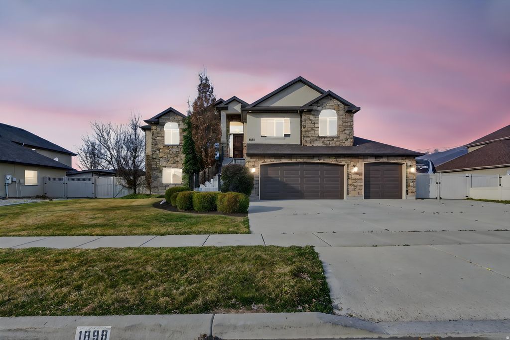 Photo of 1898 W OLD FORT CIR, Farmington, UT 84025 (MLS # 2141124)