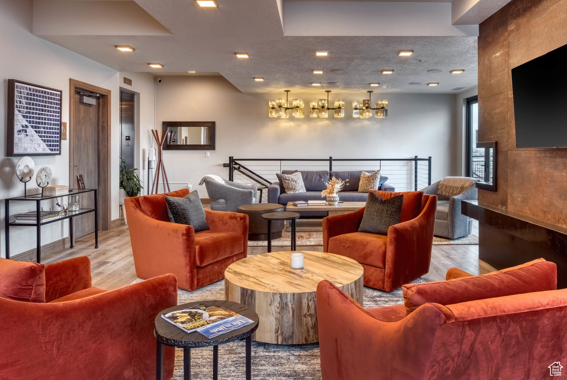 KINGS CROWN - Residential