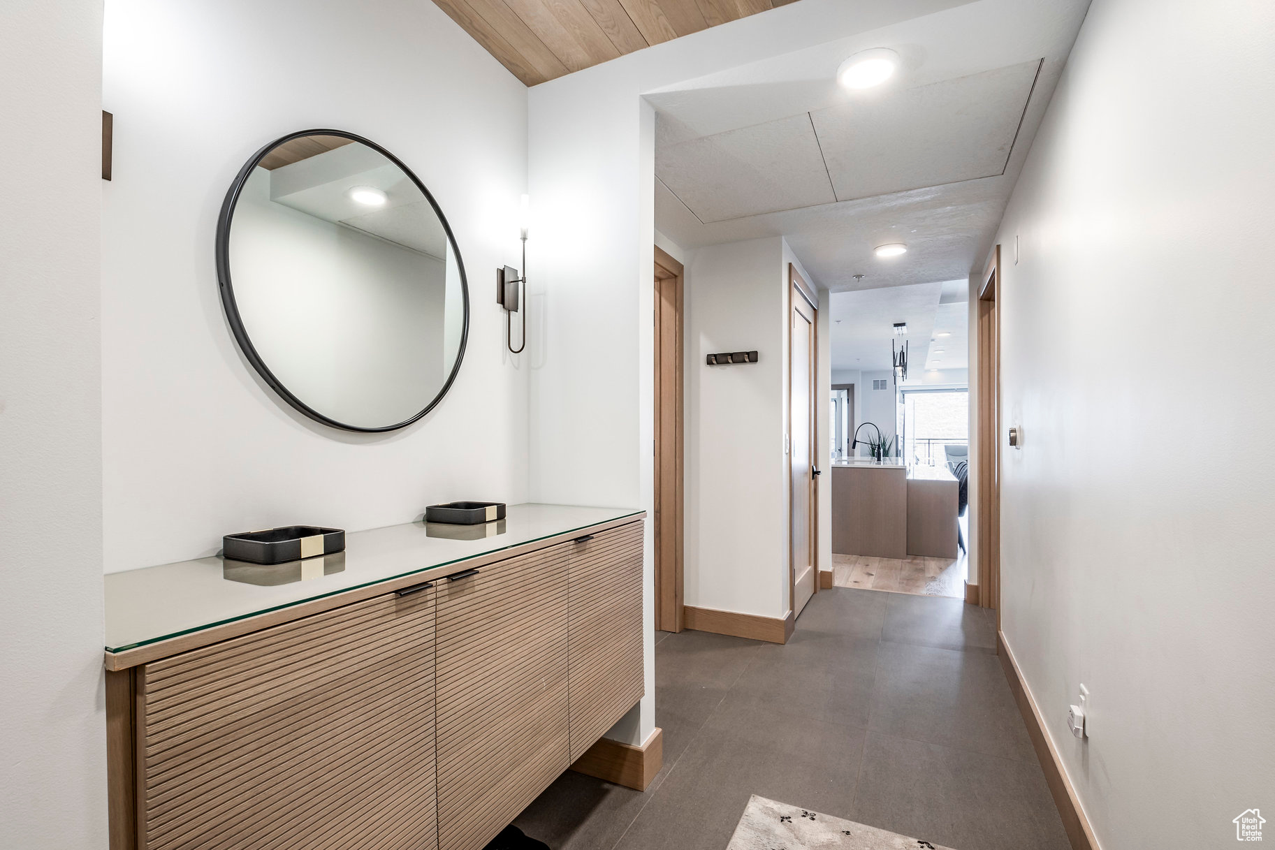 KINGS CROWN - Residential