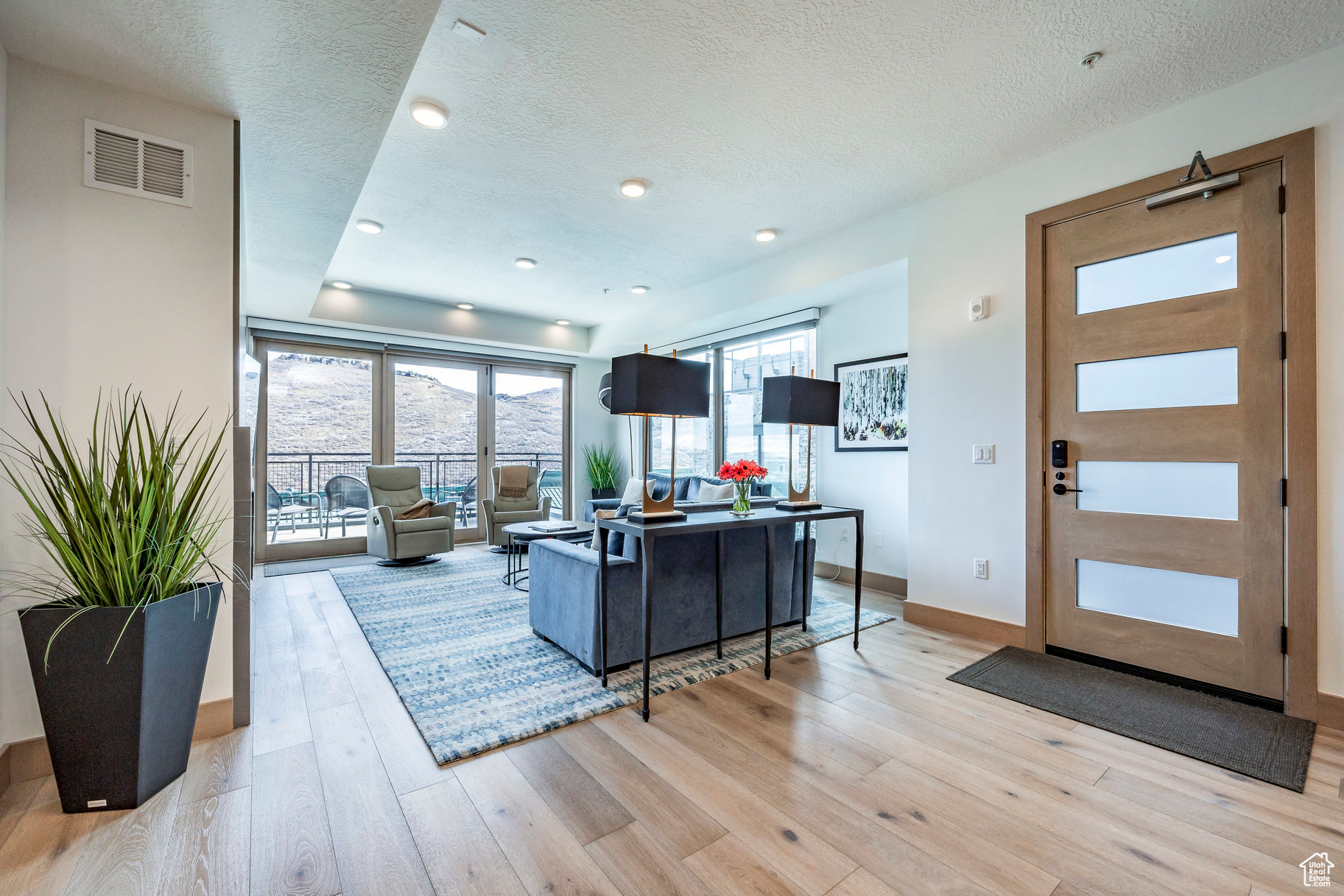 KINGS CROWN - Residential