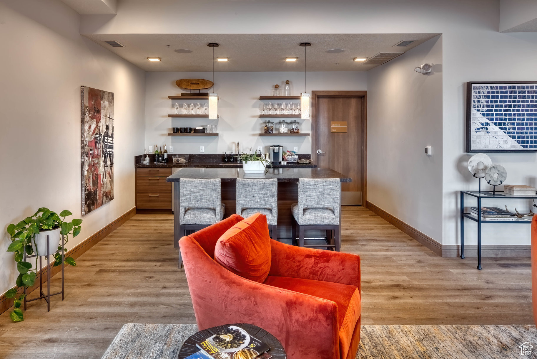 KINGS CROWN - Residential