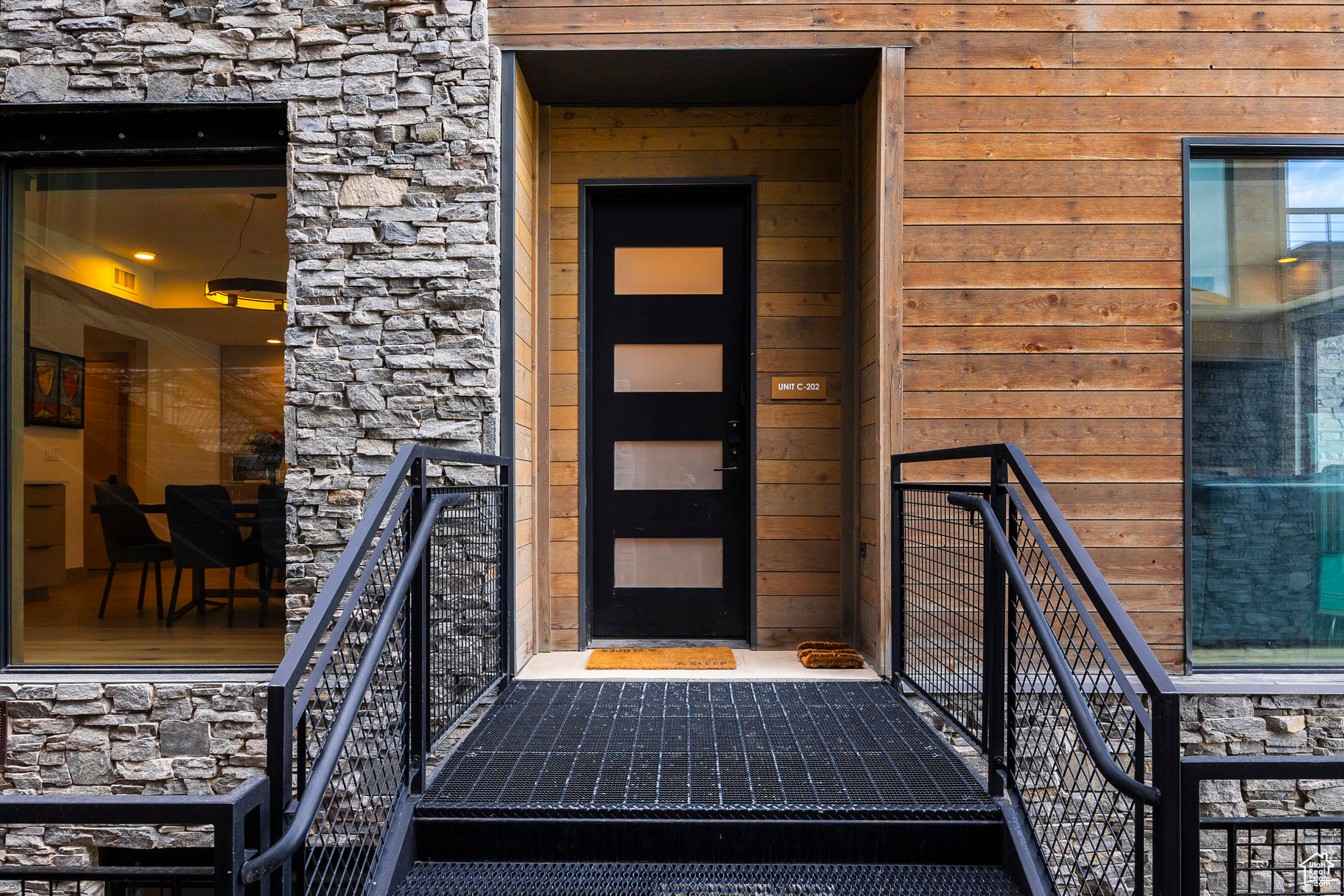 KINGS CROWN - Residential