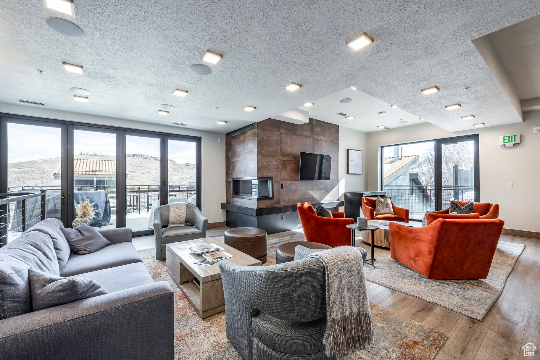 KINGS CROWN - Residential