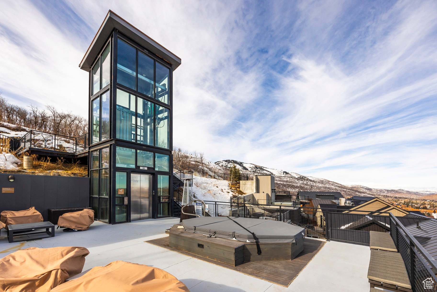 KINGS CROWN - Residential