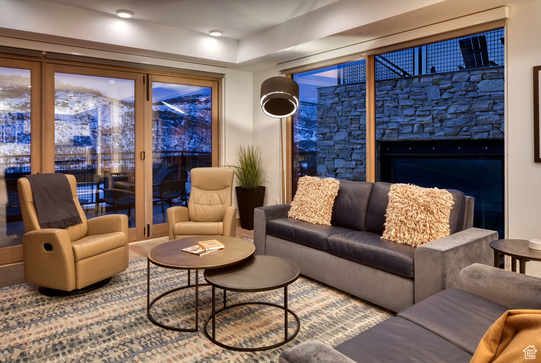 KINGS CROWN - Residential