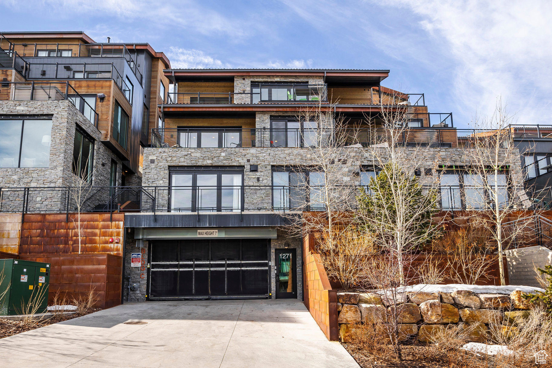 KINGS CROWN - Residential