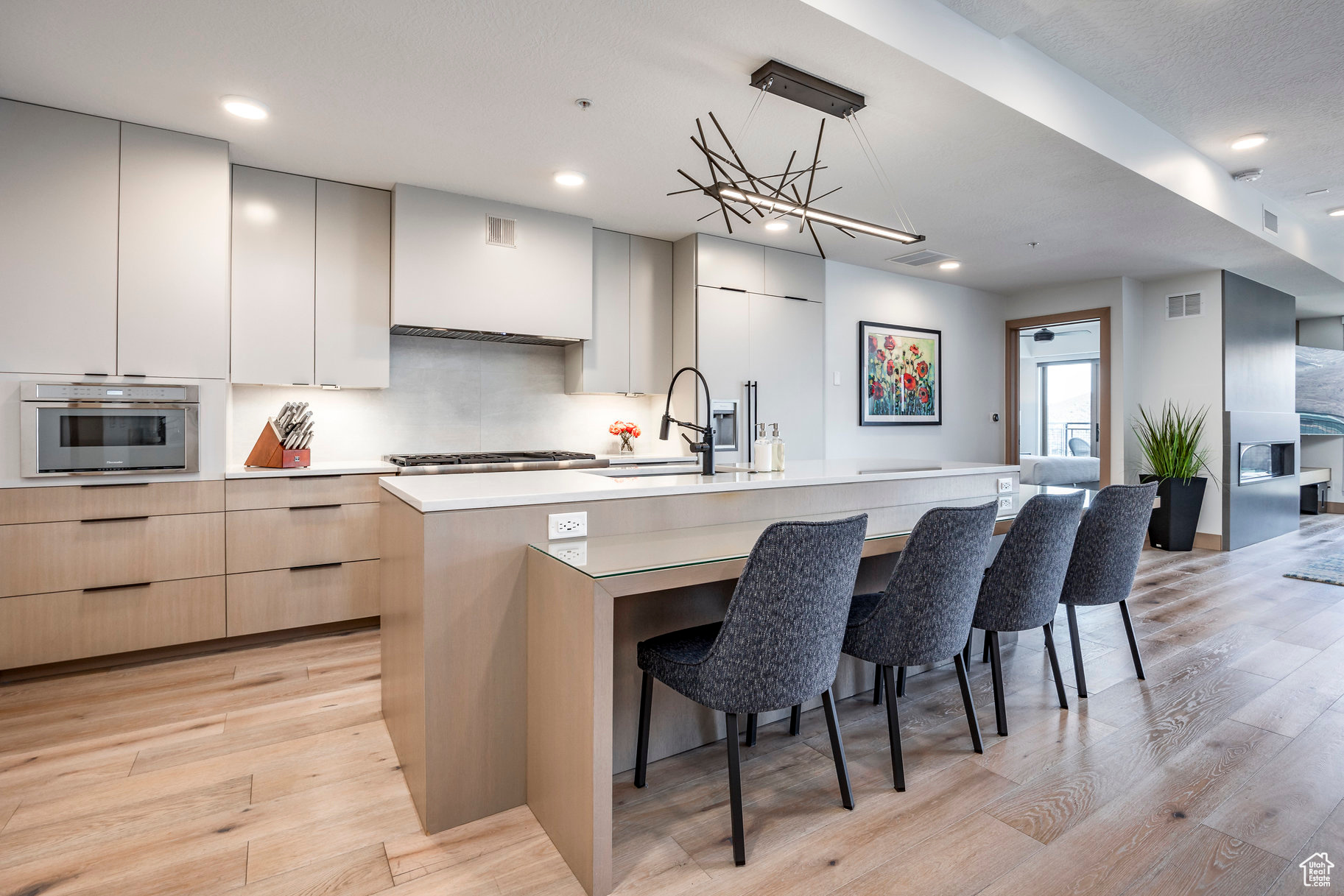 KINGS CROWN - Residential