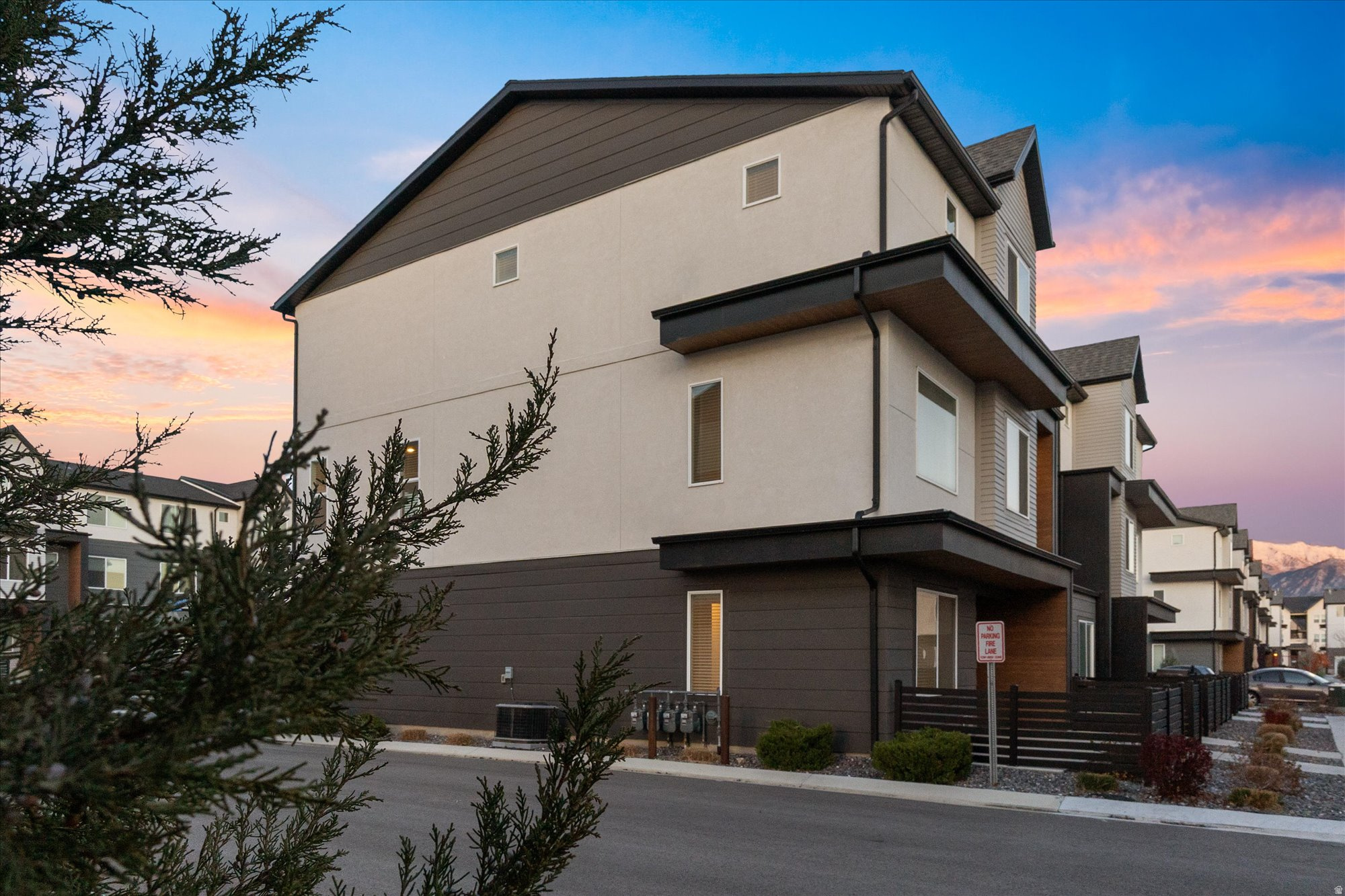 EDGEWATER - Residential