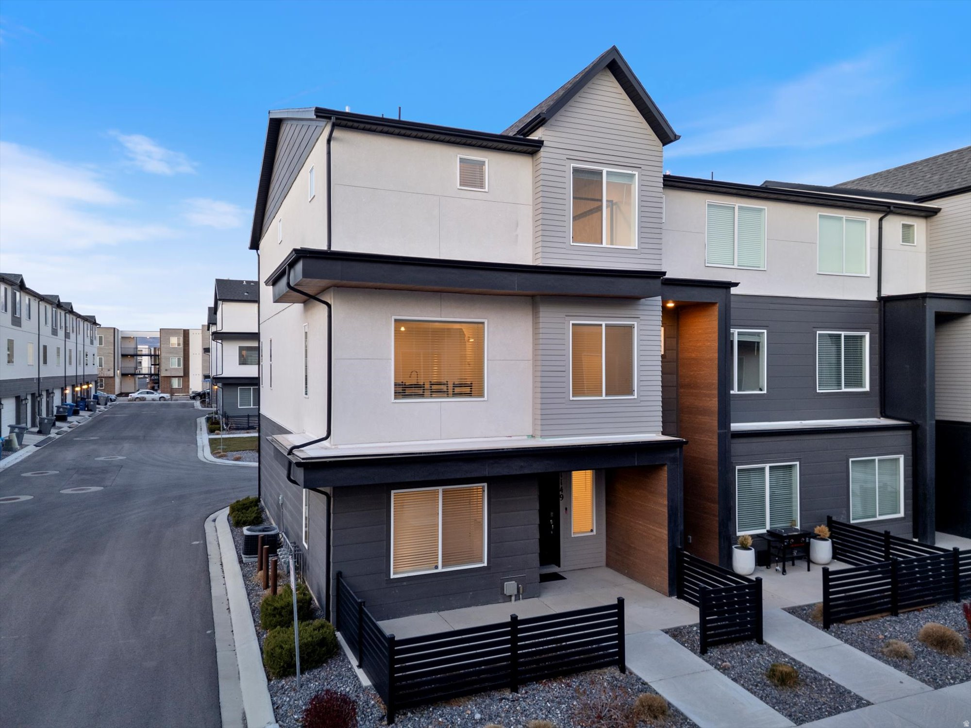 EDGEWATER - Residential