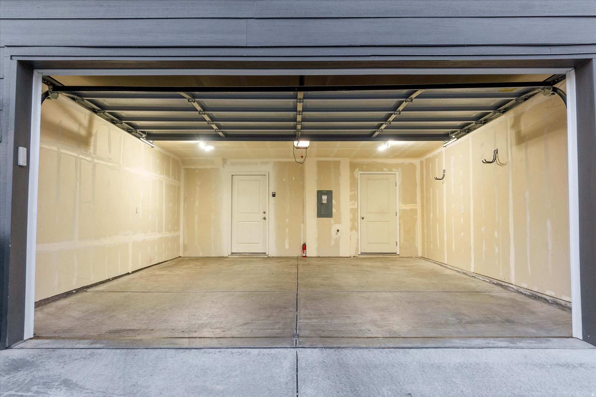 EDGEWATER - Residential