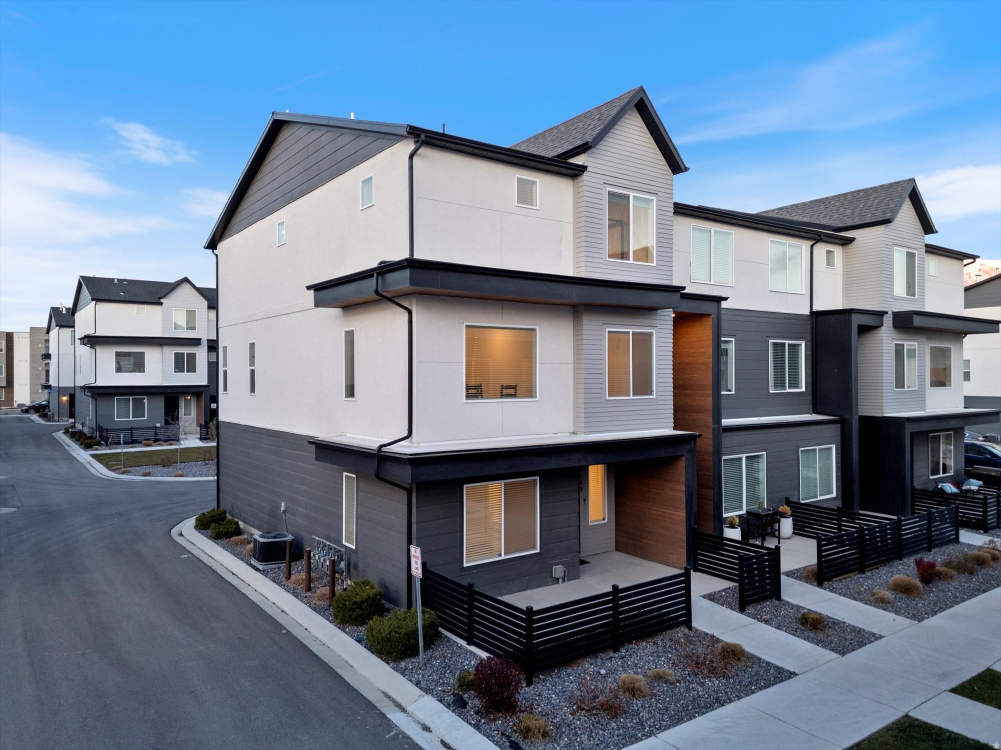 EDGEWATER - Residential