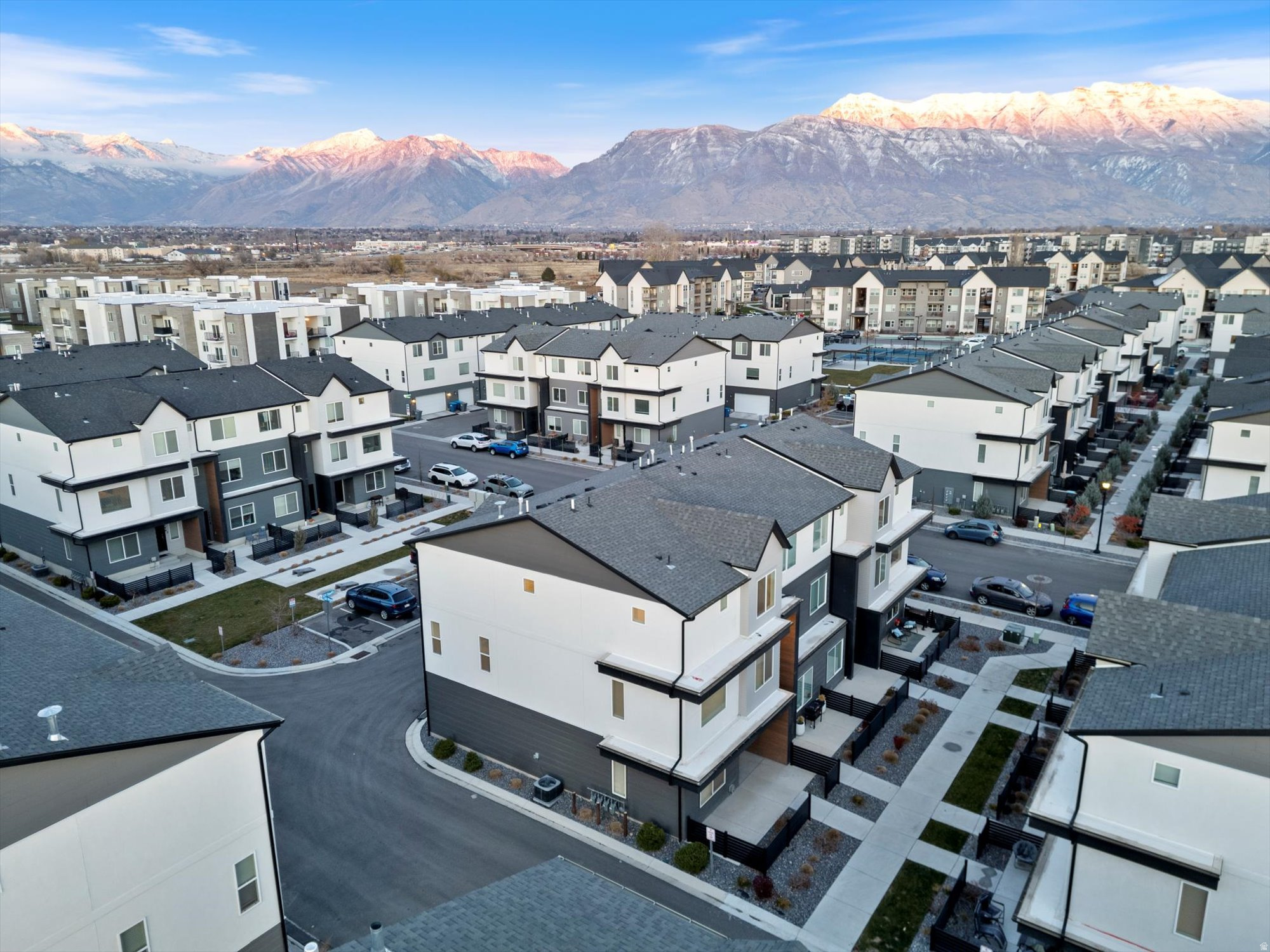 EDGEWATER - Residential