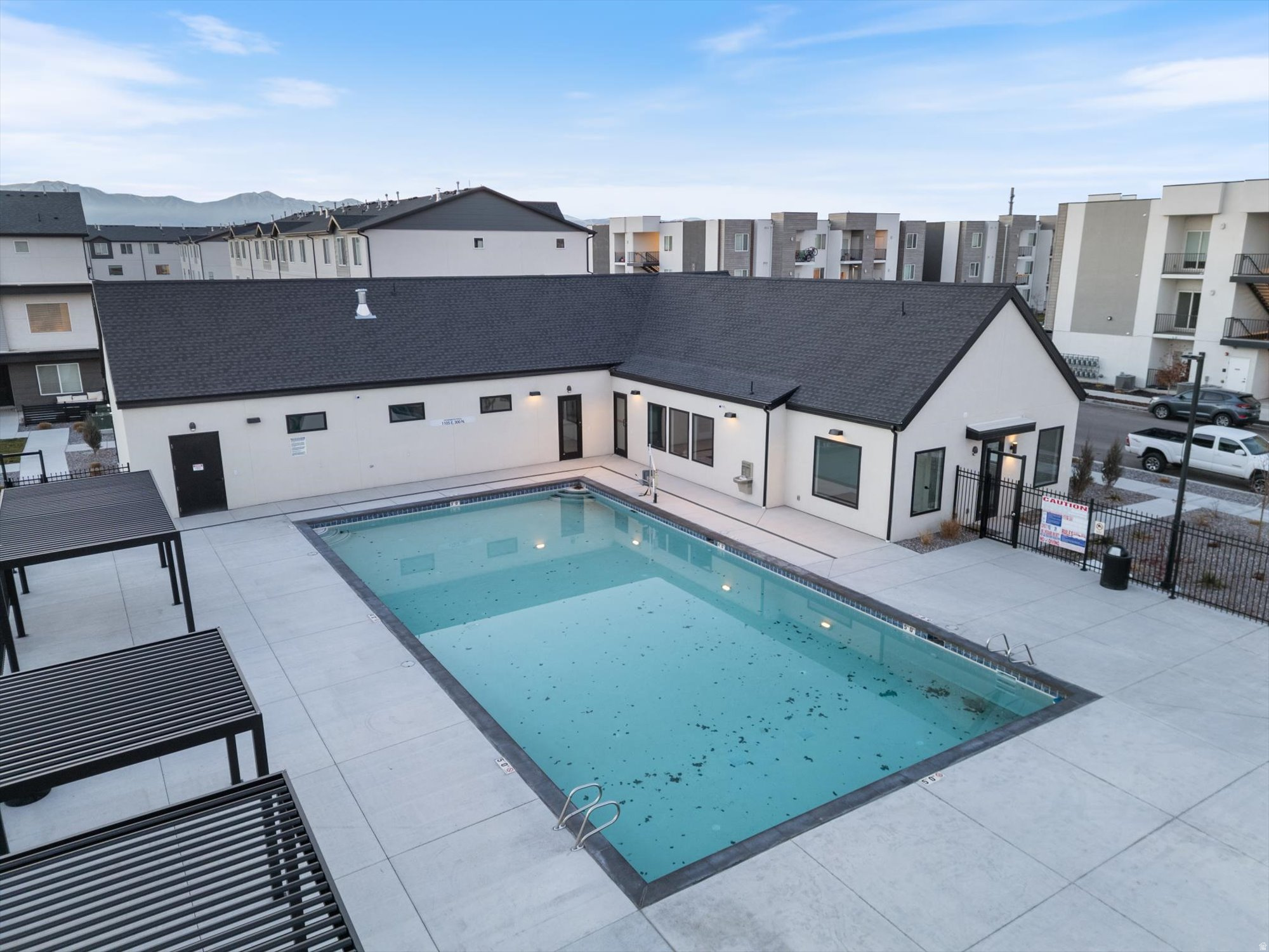 EDGEWATER - Residential