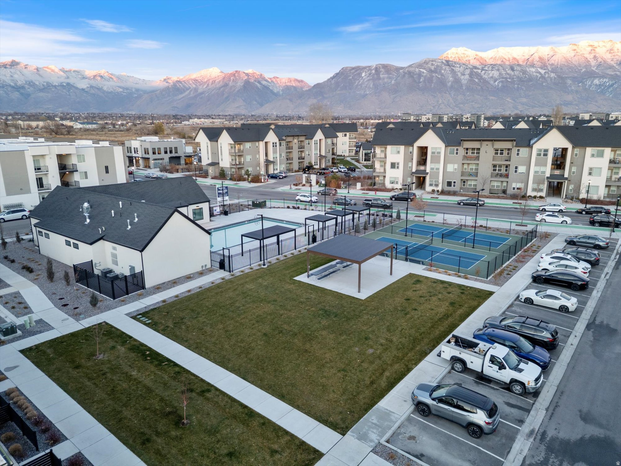 EDGEWATER - Residential