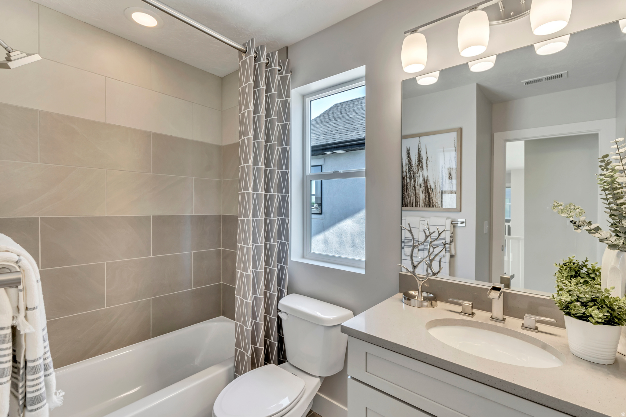 CREEKSIDE AT SHORELINE - Residential