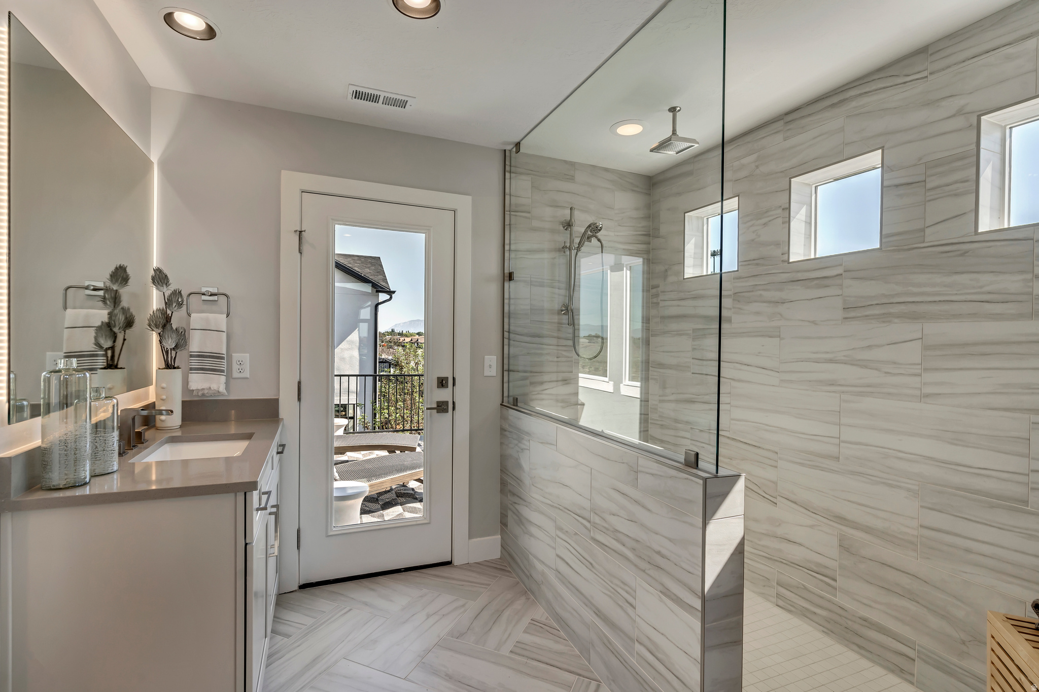 CREEKSIDE AT SHORELINE - Residential