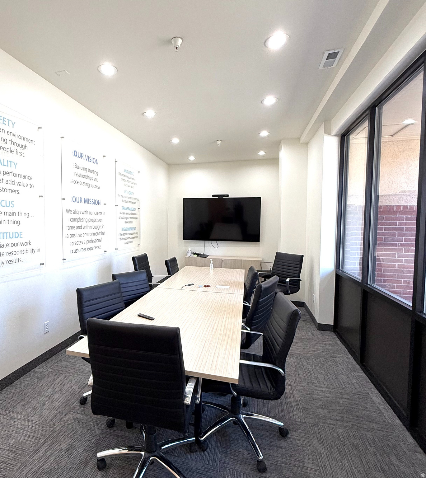 LANDINGS POINT CON - Commercial Sale