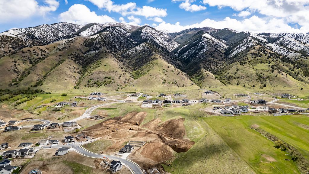 Photo of 256 N SHERWOOD DR #3, Providence, UT 84332 (MLS # 2154339)