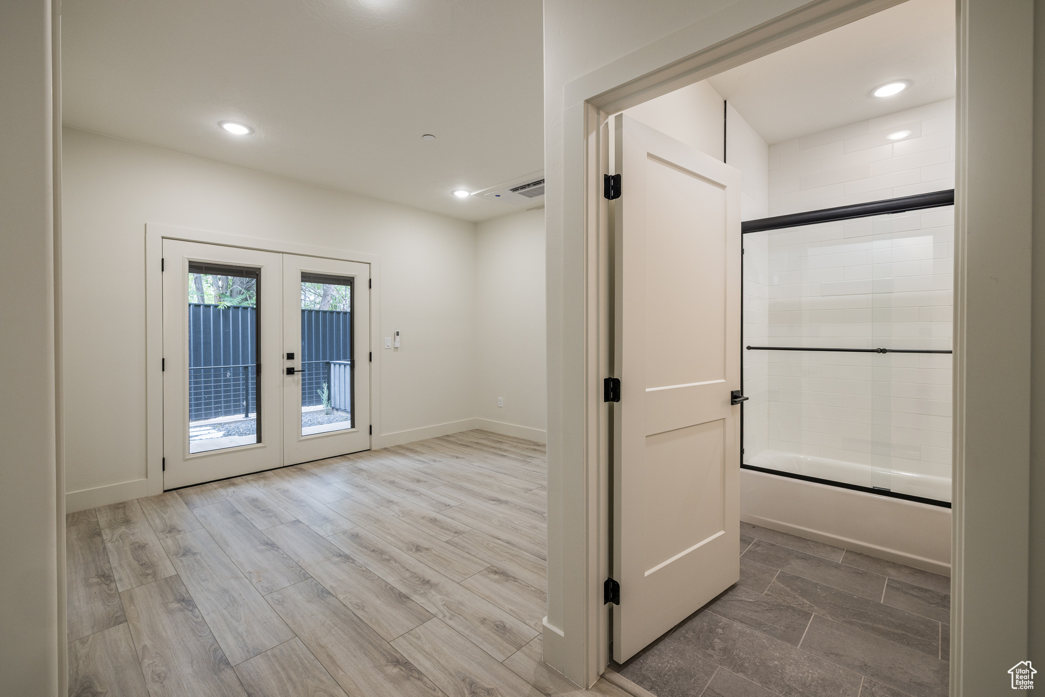 COTTONWOOD CONDOS - Residential