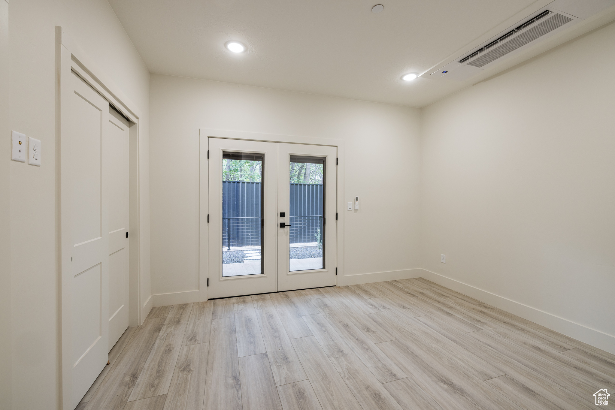 COTTONWOOD CONDOS - Residential