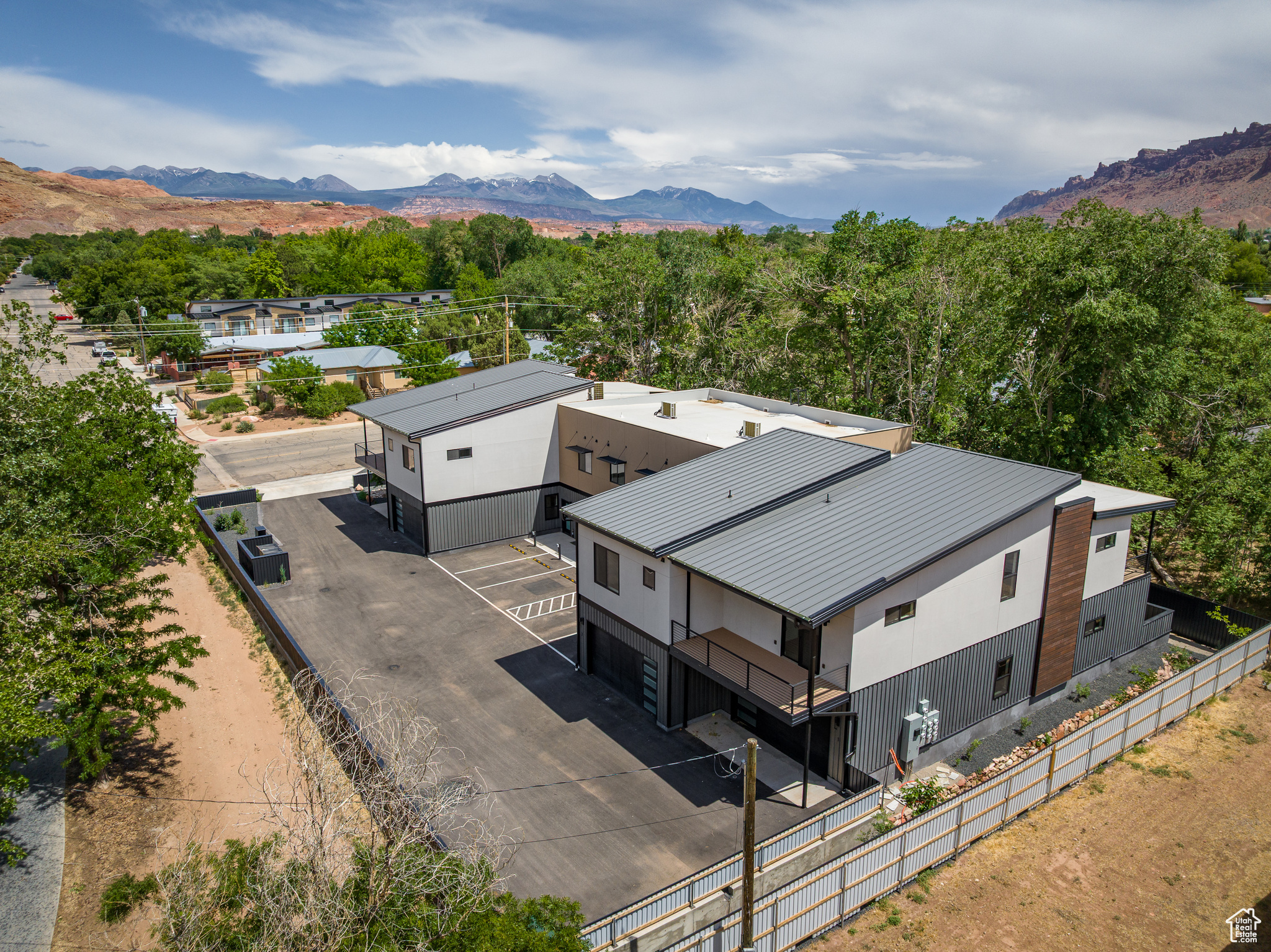 COTTONWOOD CONDOS - Residential