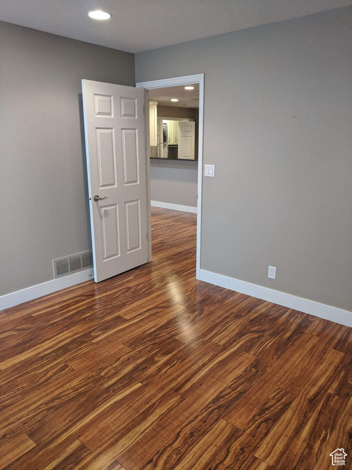 AMERICAN TOWERS - Residential Lease