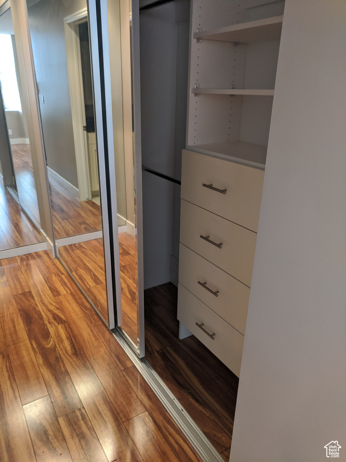 AMERICAN TOWERS - Residential Lease