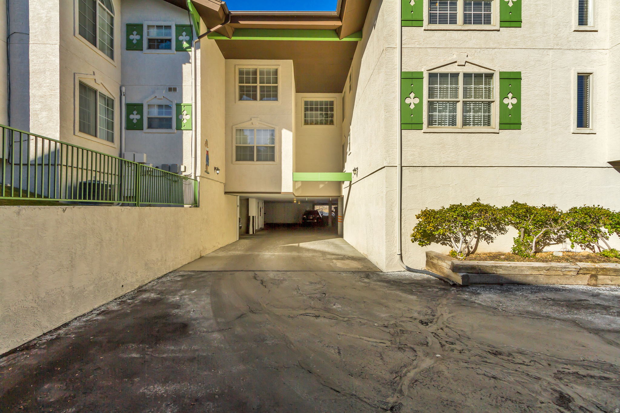 SWISS OAK - Residential