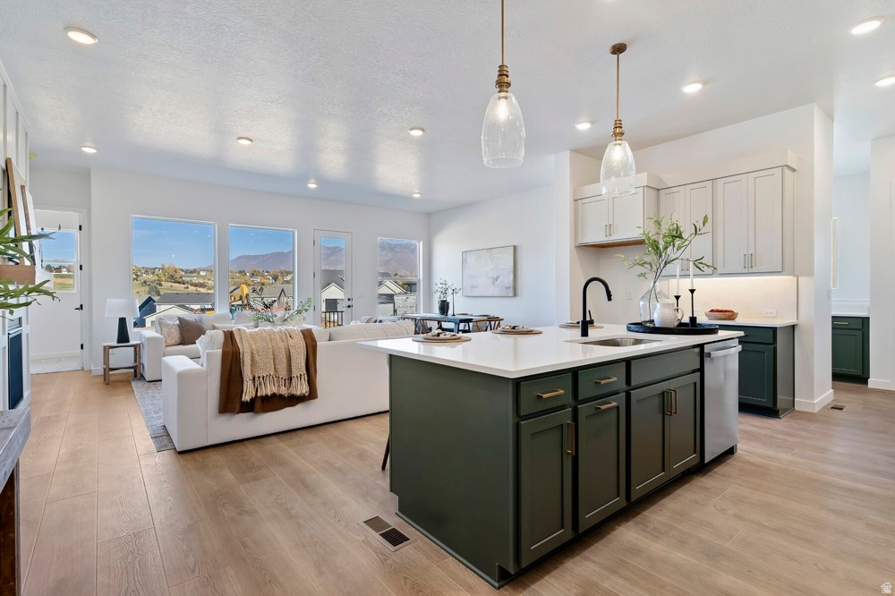 EASTRIDGE PARK - Residential