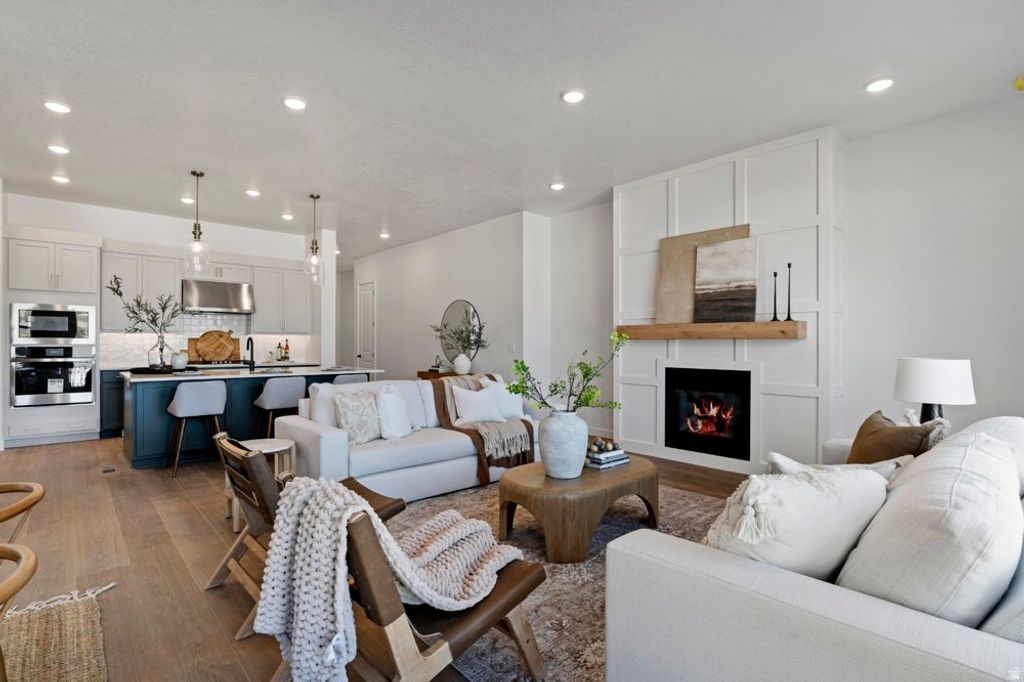 Photo of 1305 E LARKSPUR WAY, Layton, UT 84040 (MLS # 2141174)