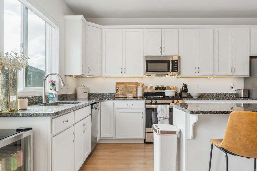 Photo of 15203 S TACK WAY, Bluffdale, UT 84065 (MLS # 2153243)