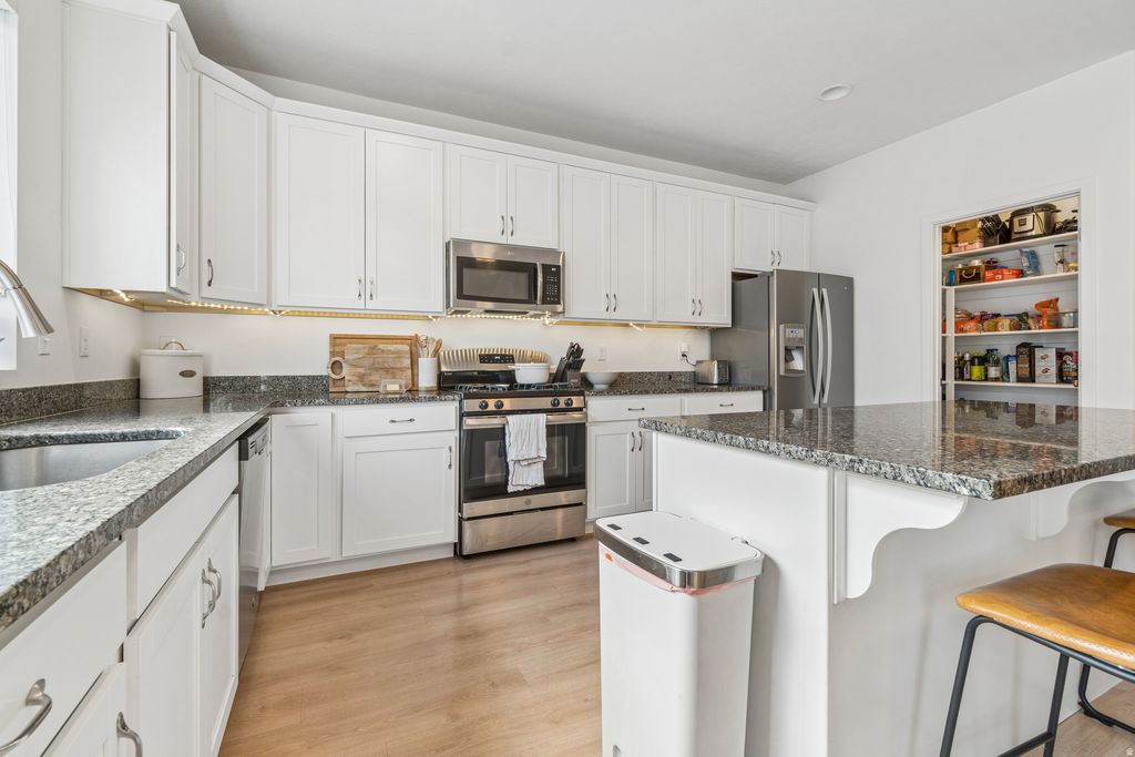 Photo of 15203 S TACK WAY, Bluffdale, UT 84065 (MLS # 2153243)